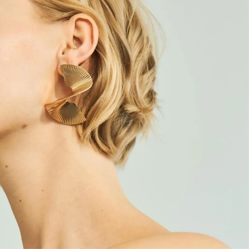 Timlee E007 Free shipping, New Originality Exaggerated 3D Rotating Stripe Alloy Drop Earrings,Personality Jewelry Wholesale
Timlee E007 Free shipping, New Originality Exaggerated 3D Rotating Stripe Alloy Drop Earrings,Personality Jewelry Wholesale