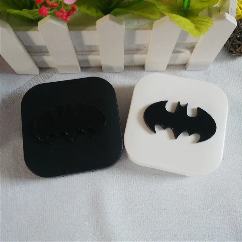 LIUSVENTINA DIY Cute Acrylic Batman Black Bat Contact Lens Case With Mirror Box Container for Contact Lens Gift for Kids
LIUSVENTINA DIY Cute Acrylic Batman Black Bat Contact Lens Case With Mirror Box Container for Contact Lens Gift for Kids