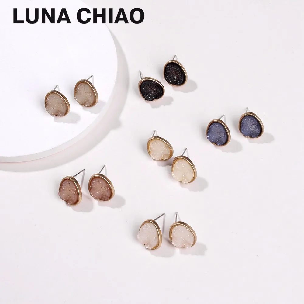 LUNA CHIAO Worn Gold Zinc Alloy Iregular Shape Simple Druzy Mini Stud Imitation Druzy Stud Post Earrings for Women
LUNA CHIAO Worn Gold Zinc Alloy Iregular Shape Simple Druzy Mini Stud Imitation Druzy Stud Post Earrings for Women
