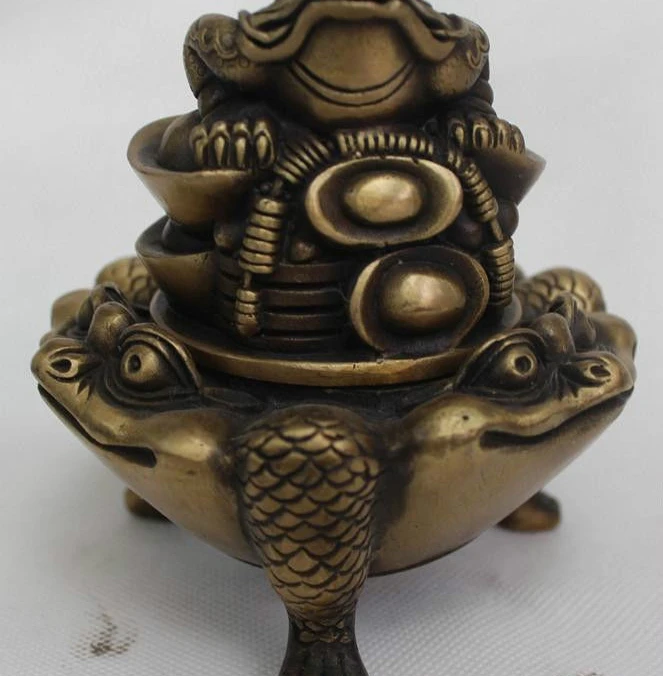 5" China Dynasty Palace Copper Wealth Golden Toad Spittor Incense Burner Censer
5" China Dynasty Palace Copper Wealth Golden Toad Spittor Incense Burner Censer