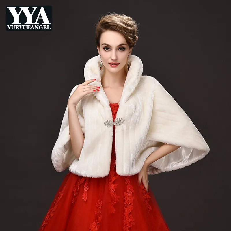 Winter Crystal Buckle Bridal Wedding Warm White Cape Ladies Formal Party Loose Fit Batwing Sleeve Faux Fur Dress Outwear Coat
Winter Crystal Buckle Bridal Wedding Warm White Cape Ladies Formal Party Loose Fit Batwing Sleeve Faux Fur Dress Outwear Coat