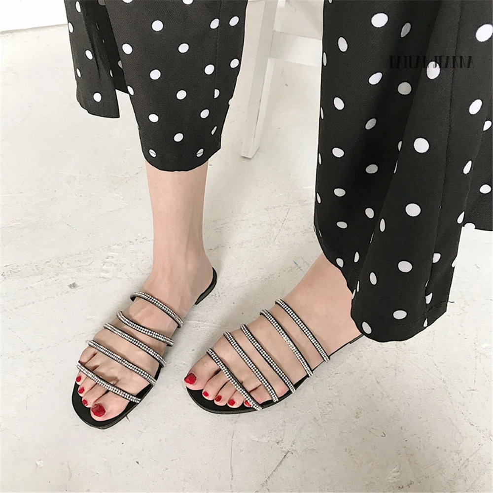 2019 Women's shoes Sandals women summer new European indoor non-skid sandals flat-soled water drill chain wearing sand a word
2019 Women's shoes Sandals women summer new European indoor non-skid sandals flat-soled water drill chain wearing sand a word