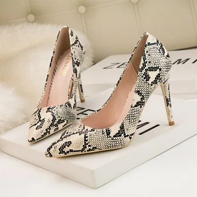 European and American style fashion simple high-heeled shallow mouth serpentine pointed sexy slim high heels single shoes
European and American style fashion simple high-heeled shallow mouth serpentine pointed sexy slim high heels single shoes