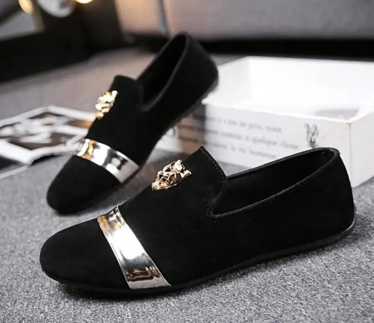 Men Casual Shoes Flats Gommino Causal Men Loafers High Quality Flat Shoes Fashion Metal Decor Flock Fabric Soft Moccasins Shoes
Men Casual Shoes Flats Gommino Causal Men Loafers High Quality Flat Shoes Fashion Metal Decor Flock Fabric Soft Moccasins Shoes