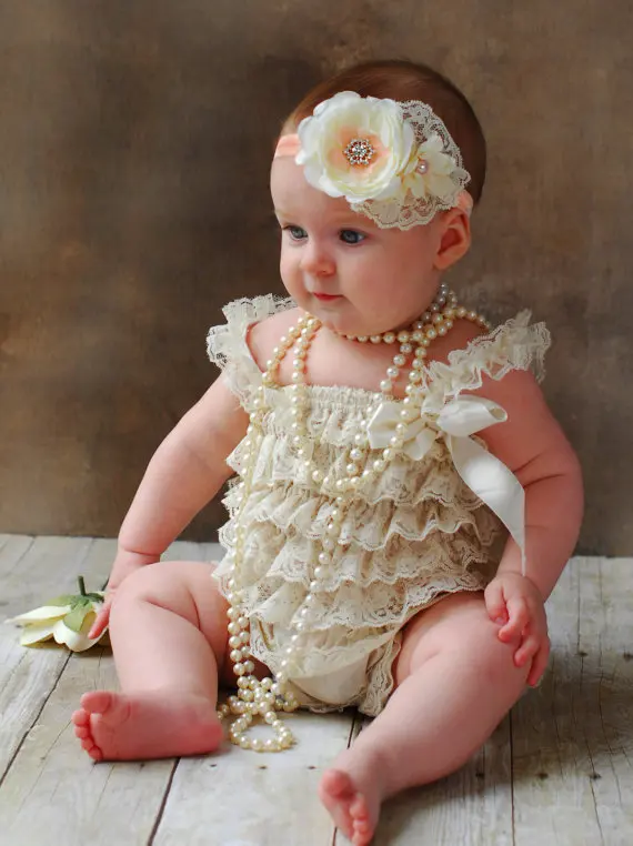 Hot Retail Baby Ivory Lace Romper Infant Toddler Petti Ruffled Strap Rompers One-Piece with Flower Headband Set Newborn Jumpsuit
Hot Retail Baby Ivory Lace Romper Infant Toddler Petti Ruffled Strap Rompers One-Piece with Flower Headband Set Newborn Jumpsuit