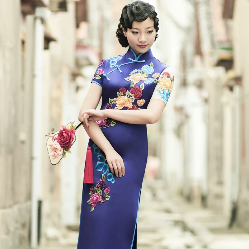 High Quality Women Flower Stage Show Cheongsam Traditional Chinese Female Evening Party Dress Vintage Suzhou Embroidery Qipao
High Quality Women Flower Stage Show Cheongsam Traditional Chinese Female Evening Party Dress Vintage Suzhou Embroidery Qipao
