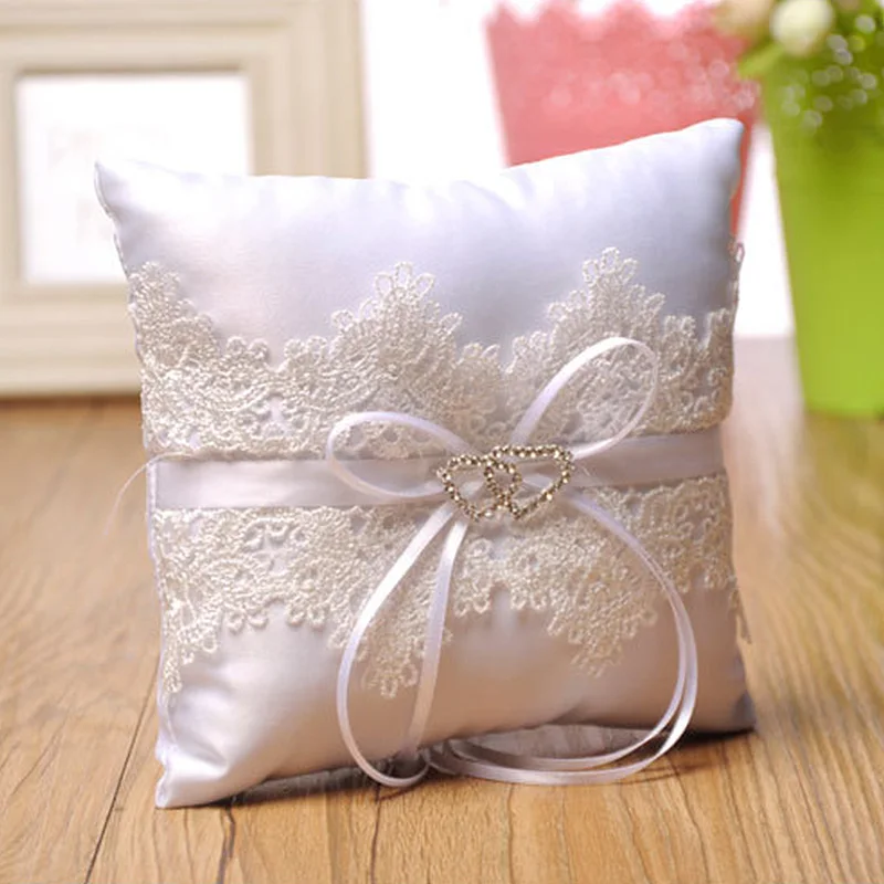 New White Lace Wedding Ring Pillow Coussin Alliance Bridal Ring Bearer Pillow Cushions Wedding Marriage Ceremony Decorations
New White Lace Wedding Ring Pillow Coussin Alliance Bridal Ring Bearer Pillow Cushions Wedding Marriage Ceremony Decorations