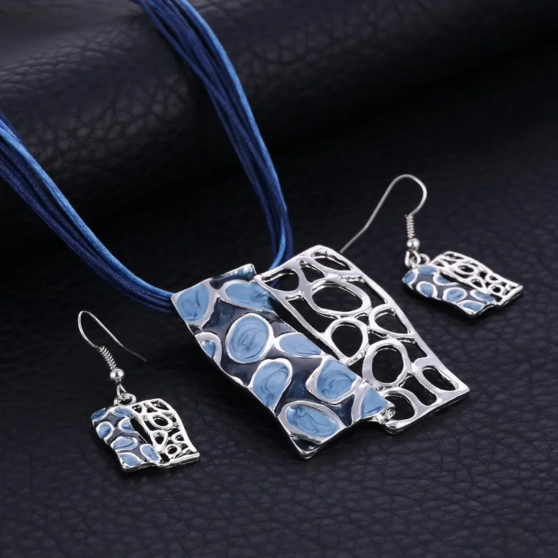 Colorful Leather Rope Chain Pendant Necklace Silver Square Charm Vintage Women Enamel Choker Necklace Drop Earrings Jewelry Sets
Colorful Leather Rope Chain Pendant Necklace Silver Square Charm Vintage Women Enamel Choker Necklace Drop Earrings Jewelry Sets
