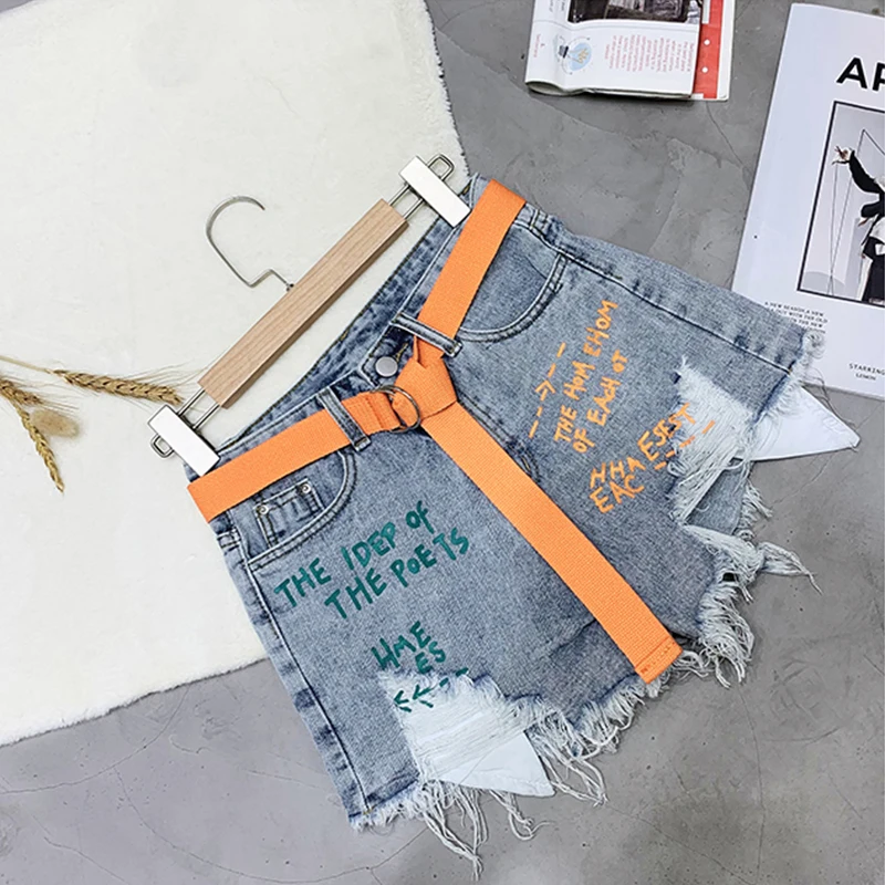 FMFSSOM New Summer Tassel Belt Hole Women Denim Jeans Shorts Casual Straight Loose Female Bottoms Button A-line Shorts
FMFSSOM New Summer Tassel Belt Hole Women Denim Jeans Shorts Casual Straight Loose Female Bottoms Button A-line Shorts