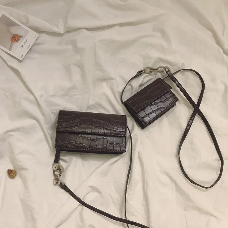Luxury Chic Crocodile Pattern Leather Handbags Designer Vintage Mini Messenger Bags Brand Women Small Shoulder Bag Girls Flap
Luxury Chic Crocodile Pattern Leather Handbags Designer Vintage Mini Messenger Bags Brand Women Small Shoulder Bag Girls Flap