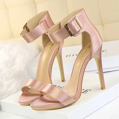 Sandals female summer 2019 new fine with waterproof platform high heel word buckle with women's shoes
Sandals female summer 2019 new fine with waterproof platform high heel word buckle with women's shoes