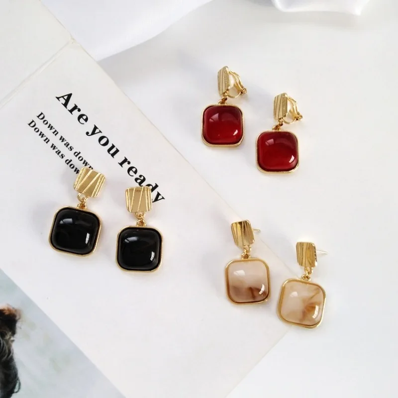 Hong Kong Style Fashion Female Temperament Vintage Geometric Square Earrings Beautiful Women Girl Resin Jewelry Accessories
Hong Kong Style Fashion Female Temperament Vintage Geometric Square Earrings Beautiful Women Girl Resin Jewelry Accessories