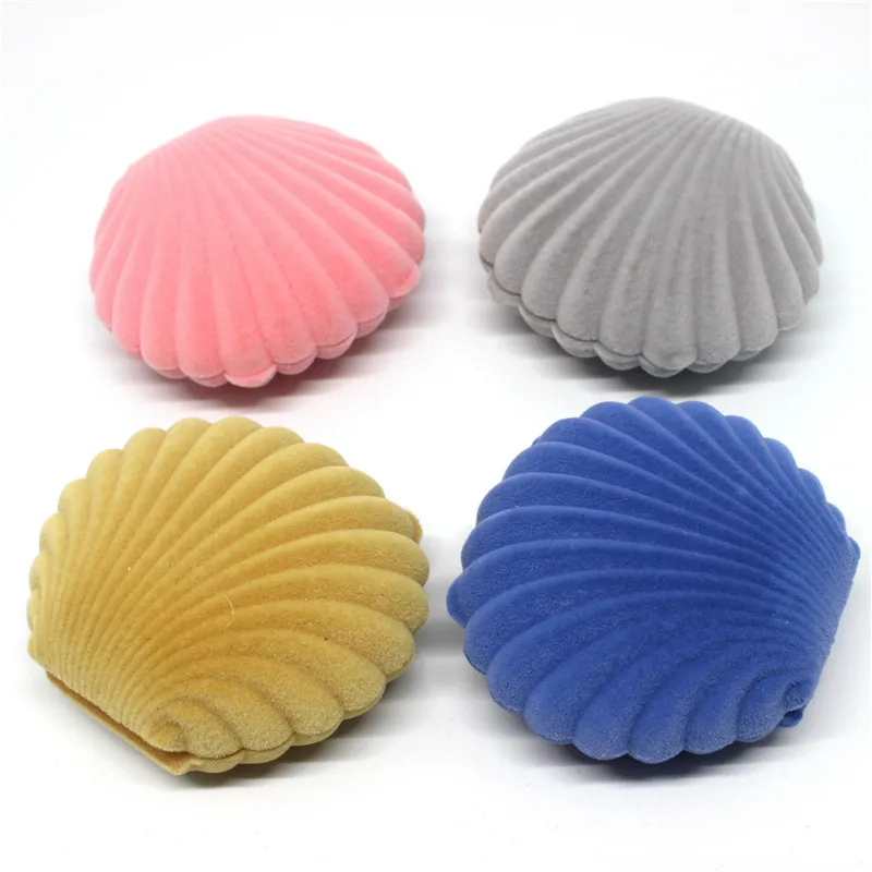 1pc Shell Shape Gift Boxes Holder Lovely velvet Wedding Engagement Ring Box Earrings Necklace Bracelet Jewelry Display gift box
1pc Shell Shape Gift Boxes Holder Lovely velvet Wedding Engagement Ring Box Earrings Necklace Bracelet Jewelry Display gift box