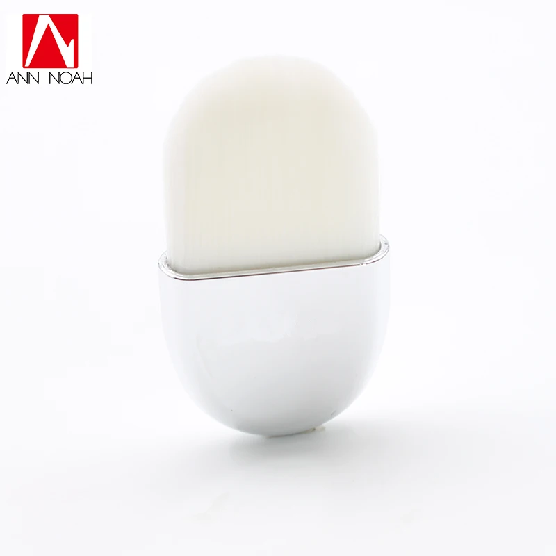 Luxury Silver Short Wide Metal Handle Ultra Soft White Nylon Bristles Flat Wide Portable Blush Powder Brush
Luxury Silver Short Wide Metal Handle Ultra Soft White Nylon Bristles Flat Wide Portable Blush Powder Brush