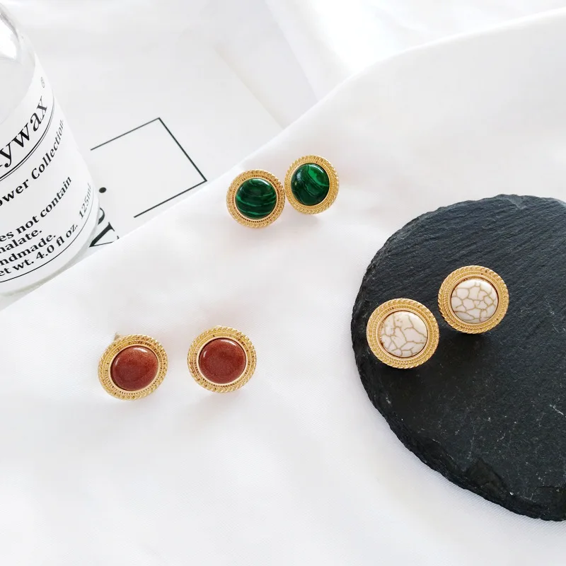 New retro fashion geometric round earrings Simple fashion accessories No ear piercing ear clips
New retro fashion geometric round earrings Simple fashion accessories No ear piercing ear clips
