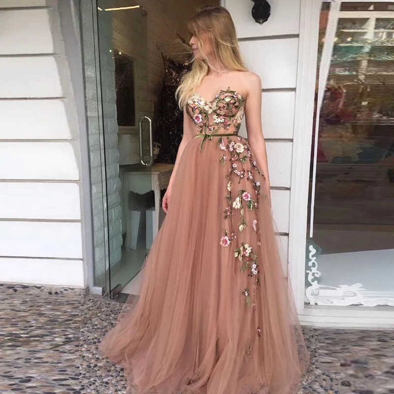 Abendkleider Sweetheart Evening Dress Long 2019 Formal Dress Women Elegant Abiye Gece Elbisesi Tulle Appliques Robe De Soiree
Abendkleider Sweetheart Evening Dress Long 2019 Formal Dress Women Elegant Abiye Gece Elbisesi Tulle Appliques Robe De Soiree