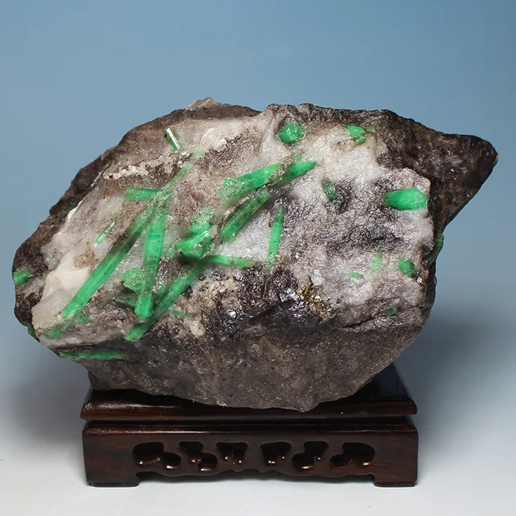 Ultra-fine mineral crystals emerald green natural rough stones mark LuoShi collectibles ore samples without optimization
Ultra-fine mineral crystals emerald green natural rough stones mark LuoShi collectibles ore samples without optimization