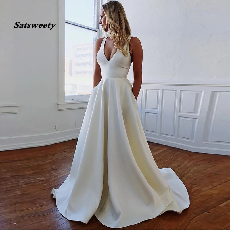 Simple V-neck Wedding Dresses Cut-out Bow Back Sleeveless Covered Button White Ivory Sexy Beach Wedding Gown Vestido De Noiva
Simple V-neck Wedding Dresses Cut-out Bow Back Sleeveless Covered Button White Ivory Sexy Beach Wedding Gown Vestido De Noiva