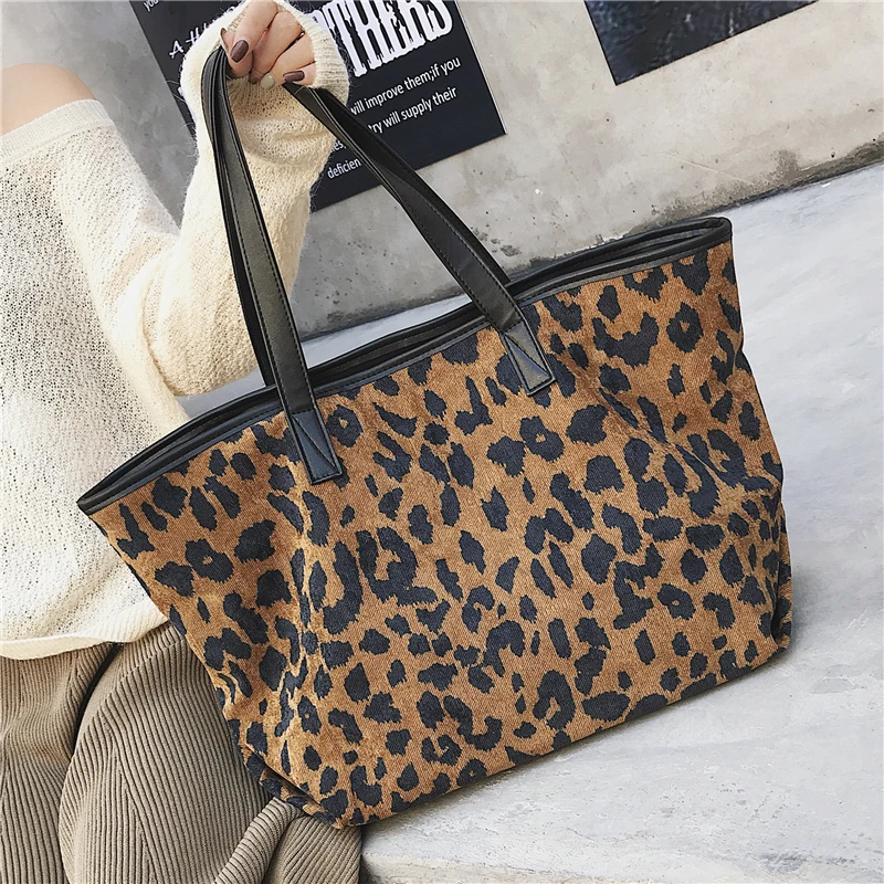 2018 New Women's Fashion Handbag Big Leopard Punk Shoulder Bag European and American Style Scrub Tote Bag
2018 New Women's Fashion Handbag Big Leopard Punk Shoulder Bag European and American Style Scrub Tote Bag