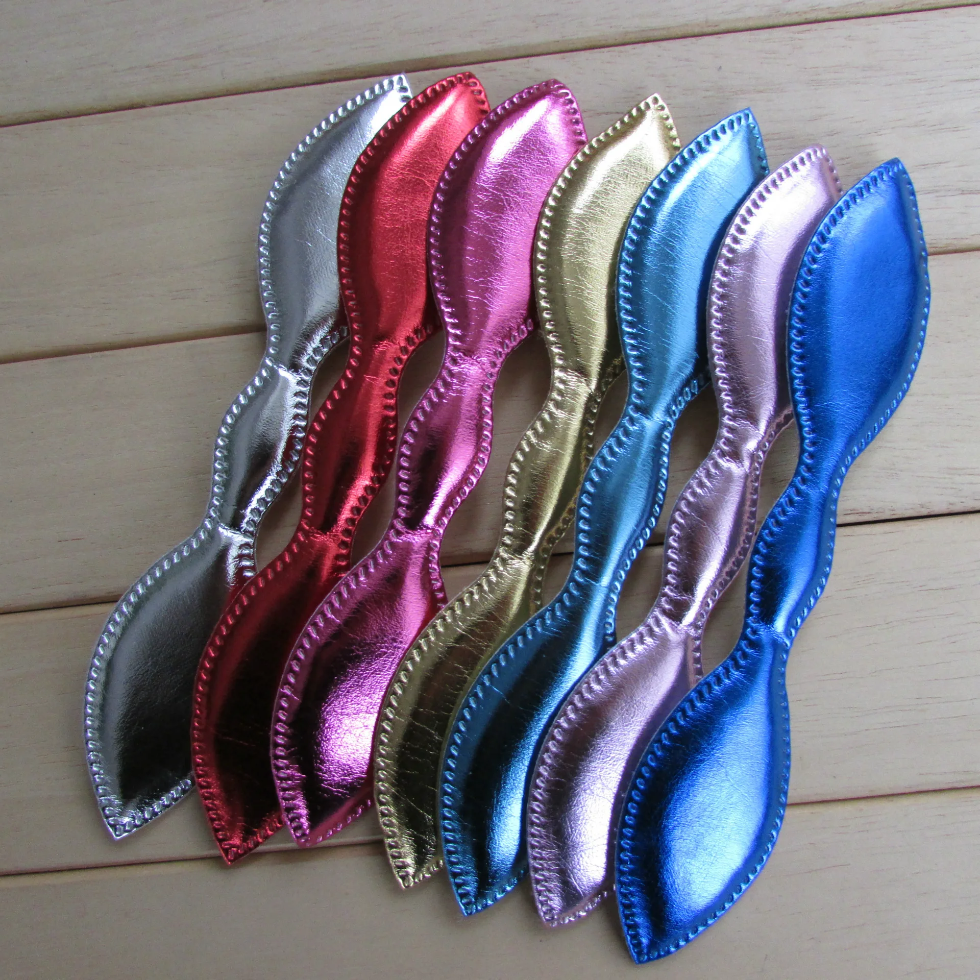 30PCS/lot PU Bow padded applique Crafts for garment accessories and Girl Hair Jewelry Decoration
30PCS/lot PU Bow padded applique Crafts for garment accessories and Girl Hair Jewelry Decoration