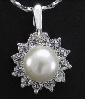 Jewelr 004968 2pc Genuine White Pearl 18KWGP Crystal Sun Flower Pendant & Necklace
Jewelr 004968 2pc Genuine White Pearl 18KWGP Crystal Sun Flower Pendant & Necklace