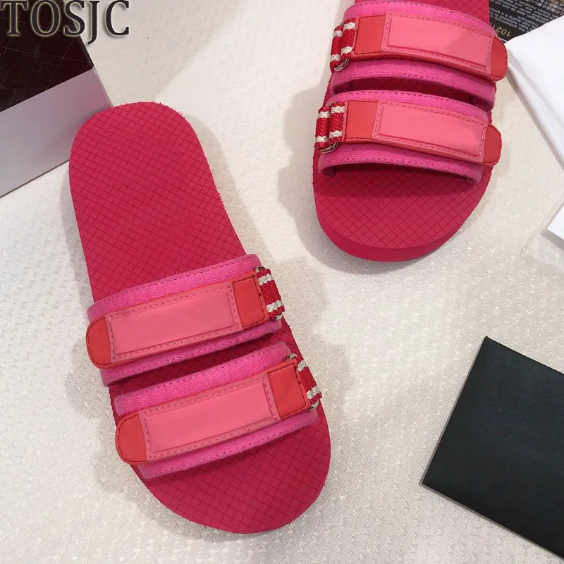 New womens designer beach platform summer sandal flip flops ladies slipper women's slip on flats shoes high quality!
New womens designer beach platform summer sandal flip flops ladies slipper women's slip on flats shoes high quality!