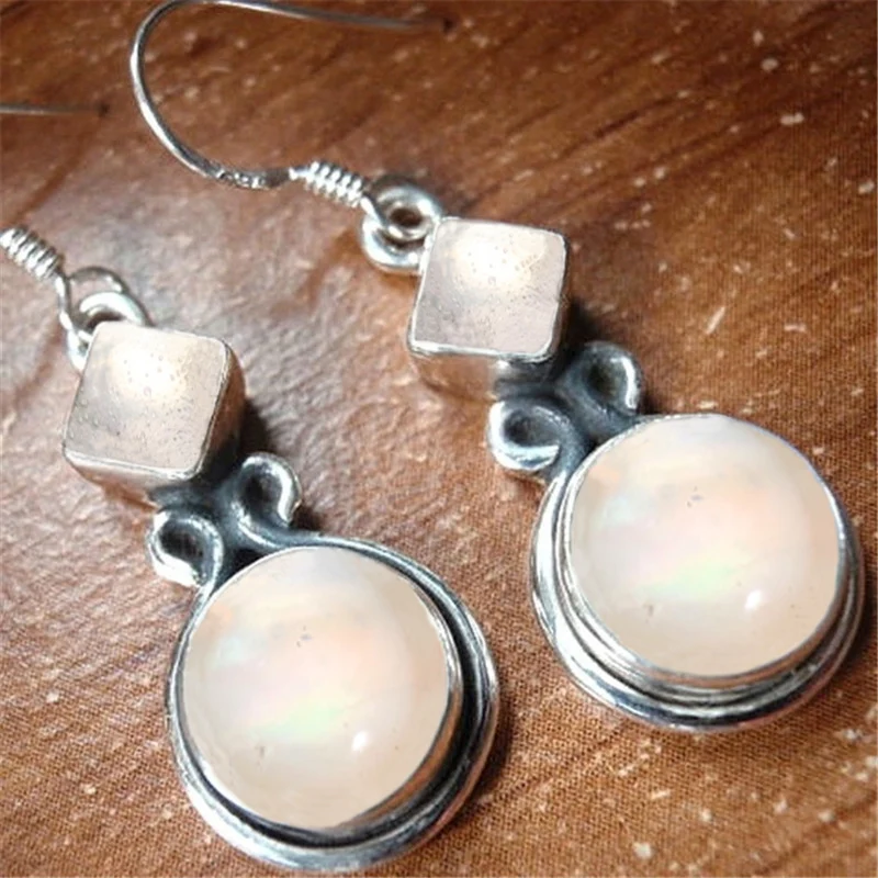 Vintage Imitation Moonstone Drop Earring Silver Color Brincos Wedding Dangle Earrings for Women Jewelry Gifts Y30
Vintage Imitation Moonstone Drop Earring Silver Color Brincos Wedding Dangle Earrings for Women Jewelry Gifts Y30