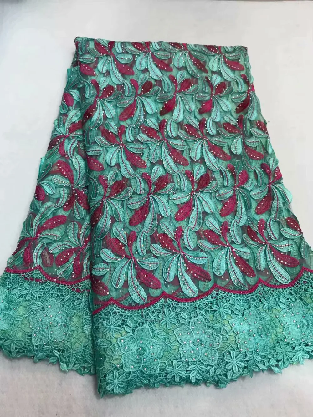 African Lace Fabric 2018 High Quality French Lace Fabric Women Fashion White Embroidered Apply to Party Wedding A195
African Lace Fabric 2018 High Quality French Lace Fabric Women Fashion White Embroidered Apply to Party Wedding A195