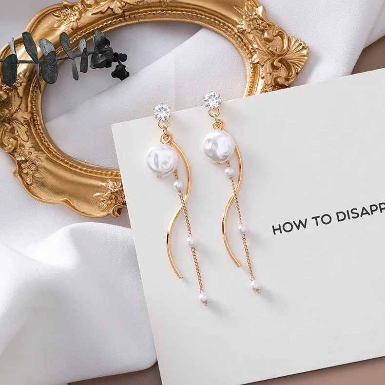 Korean hot fashion jewelry elegant shell pearl earrings long gold twisted metal Statement earrings for woman gift
Korean hot fashion jewelry elegant shell pearl earrings long gold twisted metal Statement earrings for woman gift