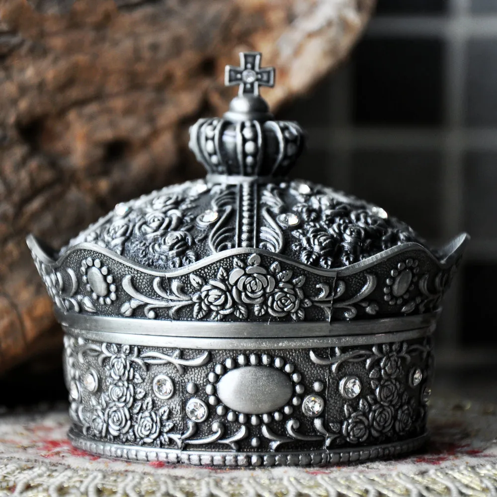 Crown Europe Korean Princess Jewelry Box Retro Jewelry Reception Box Jewelry Ring Box Vintage Carved Crown Design Tin-alloy Box
Crown Europe Korean Princess Jewelry Box Retro Jewelry Reception Box Jewelry Ring Box Vintage Carved Crown Design Tin-alloy Box