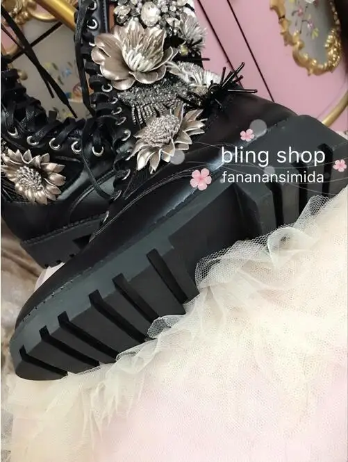 Heavy industry flowers wild high boots stretch thin legs thick with knight boots Martin boots women's boots
Heavy industry flowers wild high boots stretch thin legs thick with knight boots Martin boots women's boots