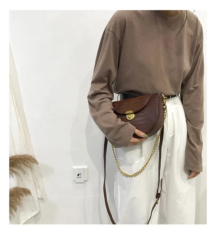 2019 Fashion New High Quality PU Leather restore ancient ways Crocodile pattern easy matching Chain saddle bag
2019 Fashion New High Quality PU Leather restore ancient ways Crocodile pattern easy matching Chain saddle bag