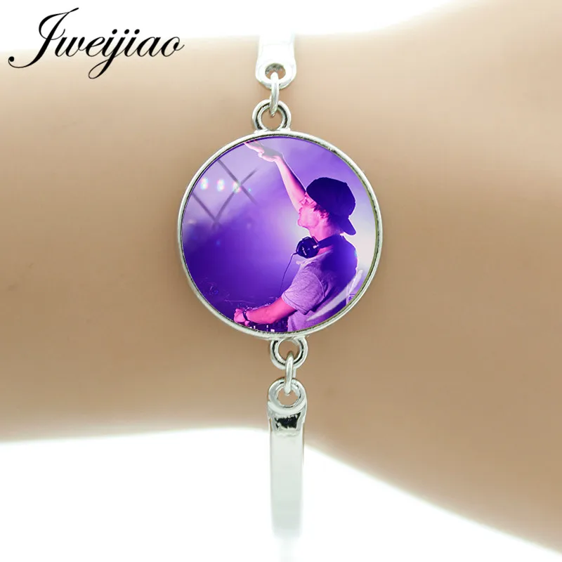 JWEIJIAO Electric Voice Producer AVICII Bracelet & Bangles Glass Dome European And American Singers Photo Custom Jewelry Ac53
JWEIJIAO Electric Voice Producer AVICII Bracelet & Bangles Glass Dome European And American Singers Photo Custom Jewelry Ac53