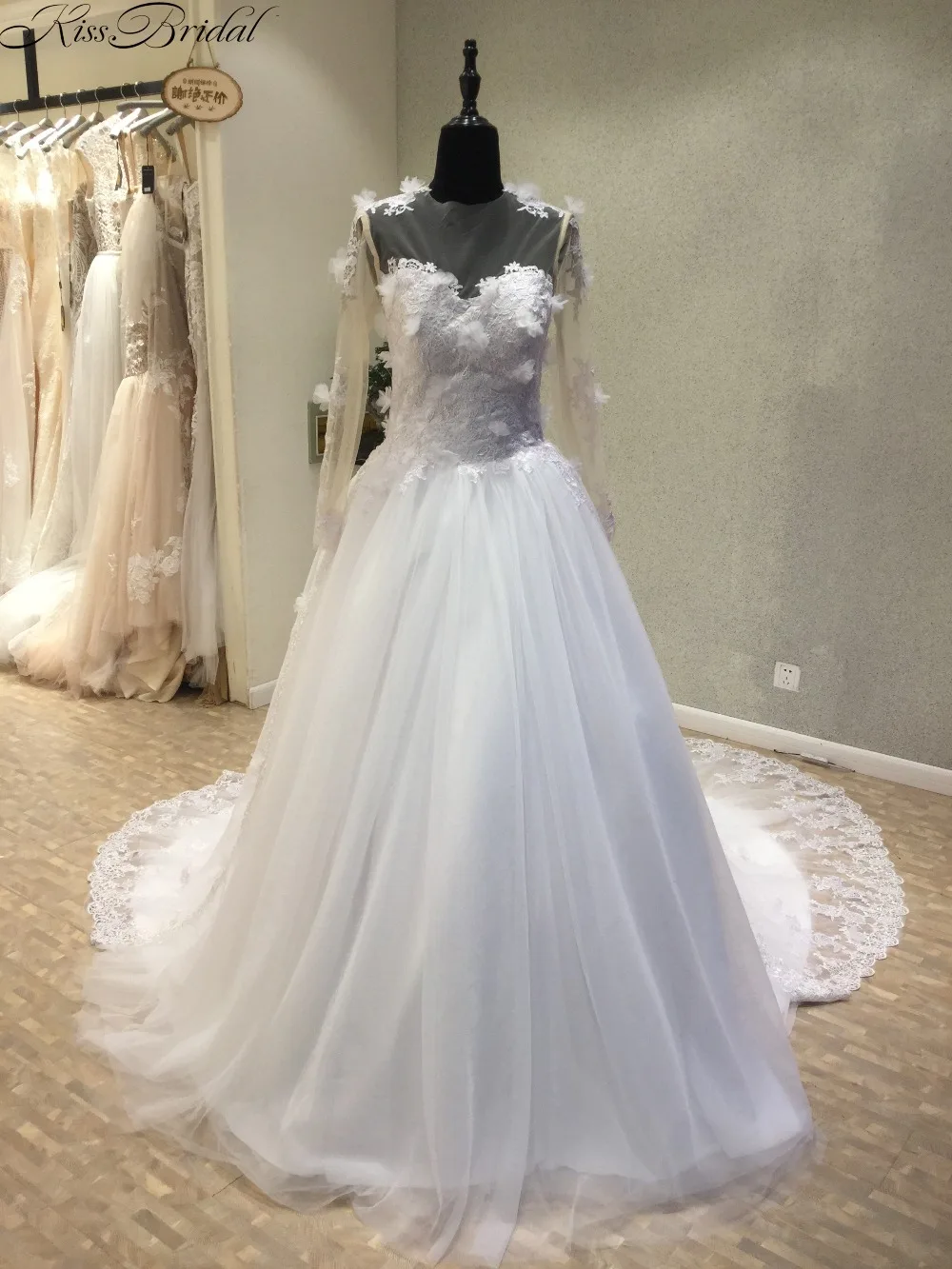 Gorgeous New alibaba china Wedding Dress 2020 O-Neck Long Sleeves Chapel Train A-Line Lace Tulle Wedding Dresses robe de mariee
Gorgeous New alibaba china Wedding Dress 2020 O-Neck Long Sleeves Chapel Train A-Line Lace Tulle Wedding Dresses robe de mariee