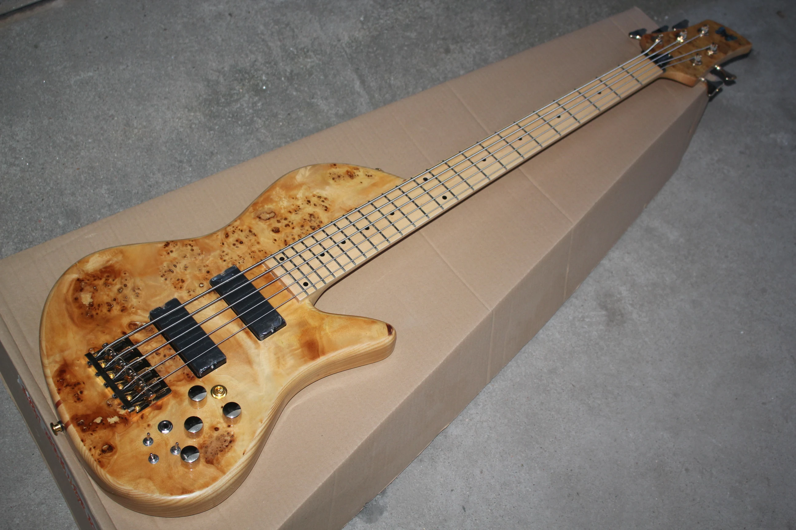 China guitar factory custom new 5 string butterfly bass real photos, black metal, high quality Free shipping 8pai
China guitar factory custom new 5 string butterfly bass real photos, black metal, high quality Free shipping 8pai