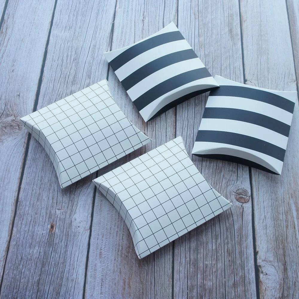 10pcs black white fashion simple pillow shape Box as Candy Cookie Sweet Packaging wedding favors and gifts birthday DIY use
10pcs black white fashion simple pillow shape Box as Candy Cookie Sweet Packaging wedding favors and gifts birthday DIY use