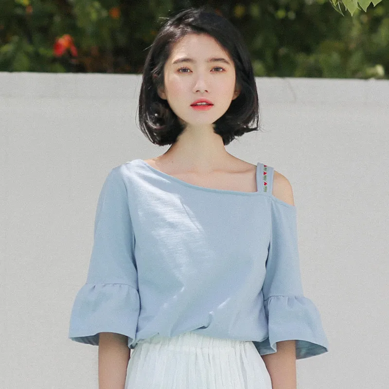 2019 Summer New Dew Shoulder Half Sleeve T-shirt Women Korean Flowers Embroidery Tops Tees Female Casual T Shirt
2019 Summer New Dew Shoulder Half Sleeve T-shirt Women Korean Flowers Embroidery Tops Tees Female Casual T Shirt