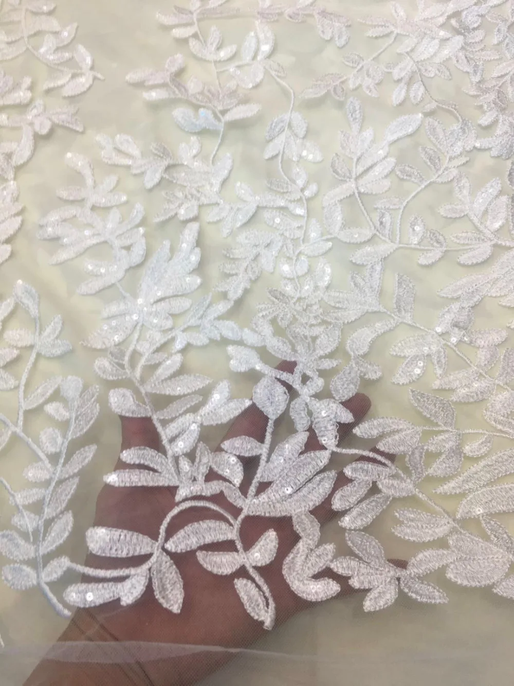 Beautiful Wedding embroidery lace fabric high quality chantilly lace fabric in dubai sequin lace fabrics for Christmas dress
Beautiful Wedding embroidery lace fabric high quality chantilly lace fabric in dubai sequin lace fabrics for Christmas dress