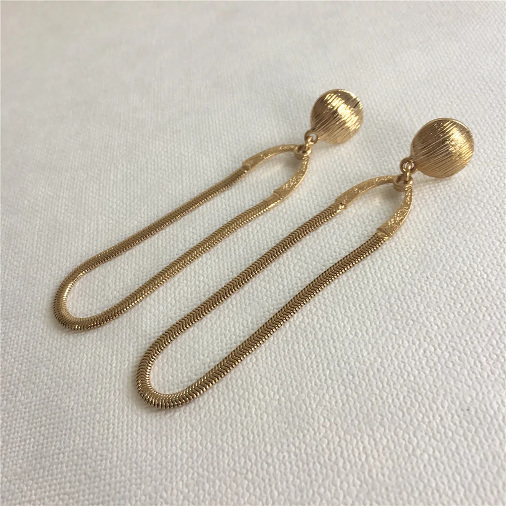 TRENDY CLASSIC WOMEN EARRINGS GOLD COLOR PLATING ROUND DISC WITH CHAIN DROP EARRINGS
TRENDY CLASSIC WOMEN EARRINGS GOLD COLOR PLATING ROUND DISC WITH CHAIN DROP EARRINGS