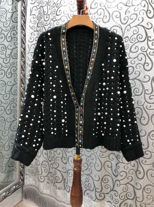 Early Autumn 2019 New Woman V-neck Nail Bead Decorative Long Sleeve Loose Loose Baituan Knitted Shirt 720
Early Autumn 2019 New Woman V-neck Nail Bead Decorative Long Sleeve Loose Loose Baituan Knitted Shirt 720
