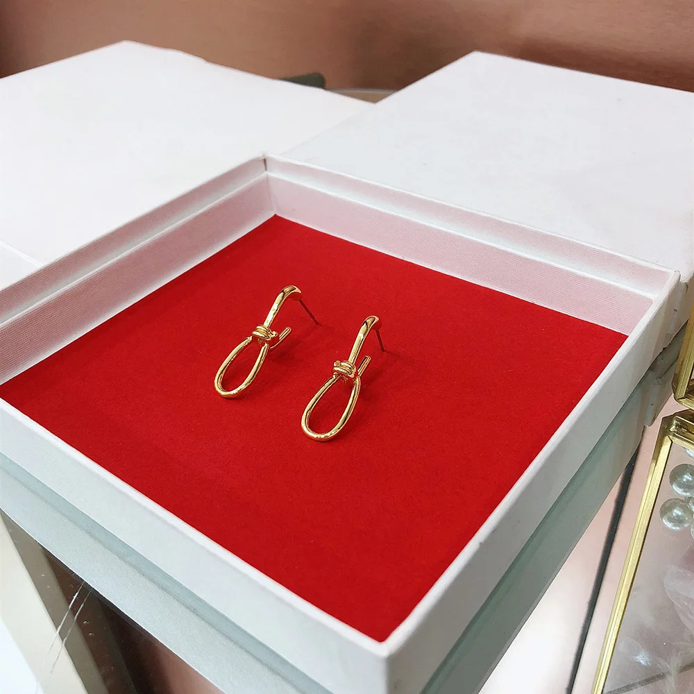 Hot Brand Silver Needle Knotted Earrings French Quality Trend Classic Personality Fashion Celebrity Ball cute and witty
Hot Brand Silver Needle Knotted Earrings French Quality Trend Classic Personality Fashion Celebrity Ball cute and witty