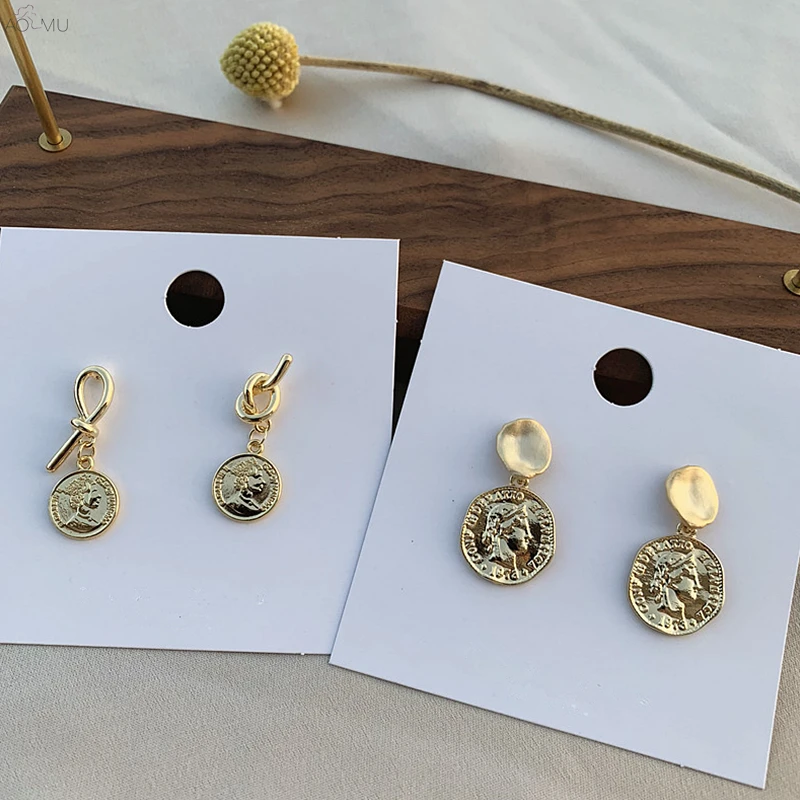 AOMU 2019S925 Sterling Silver Pin Lucky Queen Head Coin Gold Metal Knot Geometric Round Stud Earrings for Women Girl
AOMU 2019S925 Sterling Silver Pin Lucky Queen Head Coin Gold Metal Knot Geometric Round Stud Earrings for Women Girl
