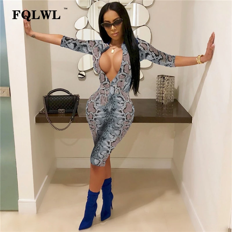 FQLWL Snake Print Zipper Bodycon Summer Sexy Jumpsuit Women Playsuit Long Sleeve V Neck Ladies Rompers Womens Jumpsuit Short
FQLWL Snake Print Zipper Bodycon Summer Sexy Jumpsuit Women Playsuit Long Sleeve V Neck Ladies Rompers Womens Jumpsuit Short