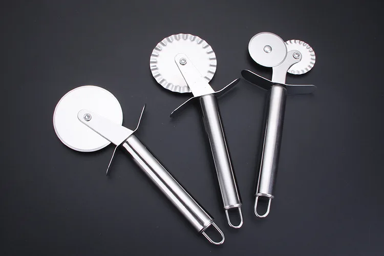 1PC New Stainless Steel Double Roller Pizza Knife Cutter Pastry Pasta Dough Crimper Round Hob 4cm Lace Wheel Kitchen tool PM 014
1PC New Stainless Steel Double Roller Pizza Knife Cutter Pastry Pasta Dough Crimper Round Hob 4cm Lace Wheel Kitchen tool PM 014