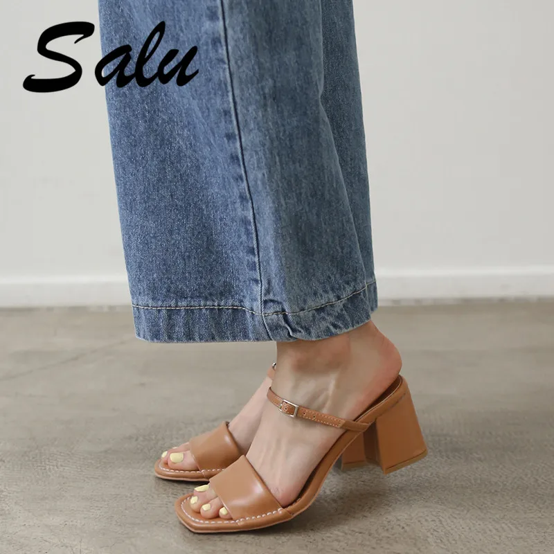 Salu 2019 Women New Design High Quality Genuine Leather Square Heels Summer Wedding Sandals Shoes Woman Buckle Sandals
Salu 2019 Women New Design High Quality Genuine Leather Square Heels Summer Wedding Sandals Shoes Woman Buckle Sandals