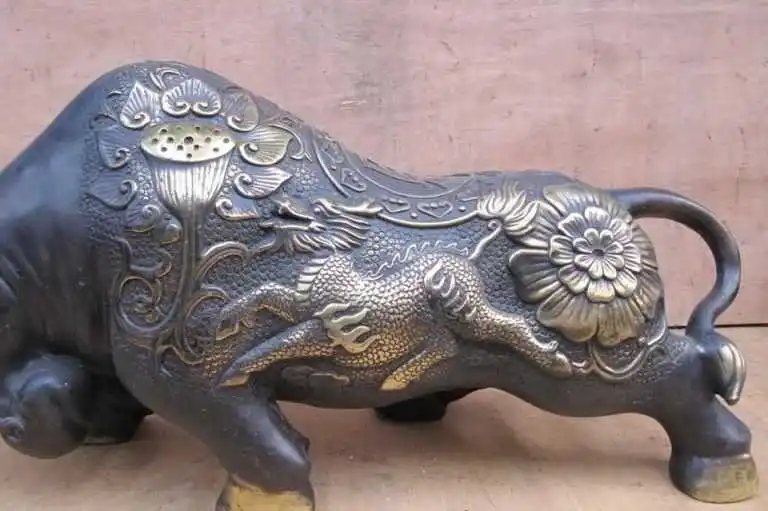 Chinese refined craftwork Pure Bronze kylin lotus flower corrida OX Bull Statue
Chinese refined craftwork Pure Bronze kylin lotus flower corrida OX Bull Statue