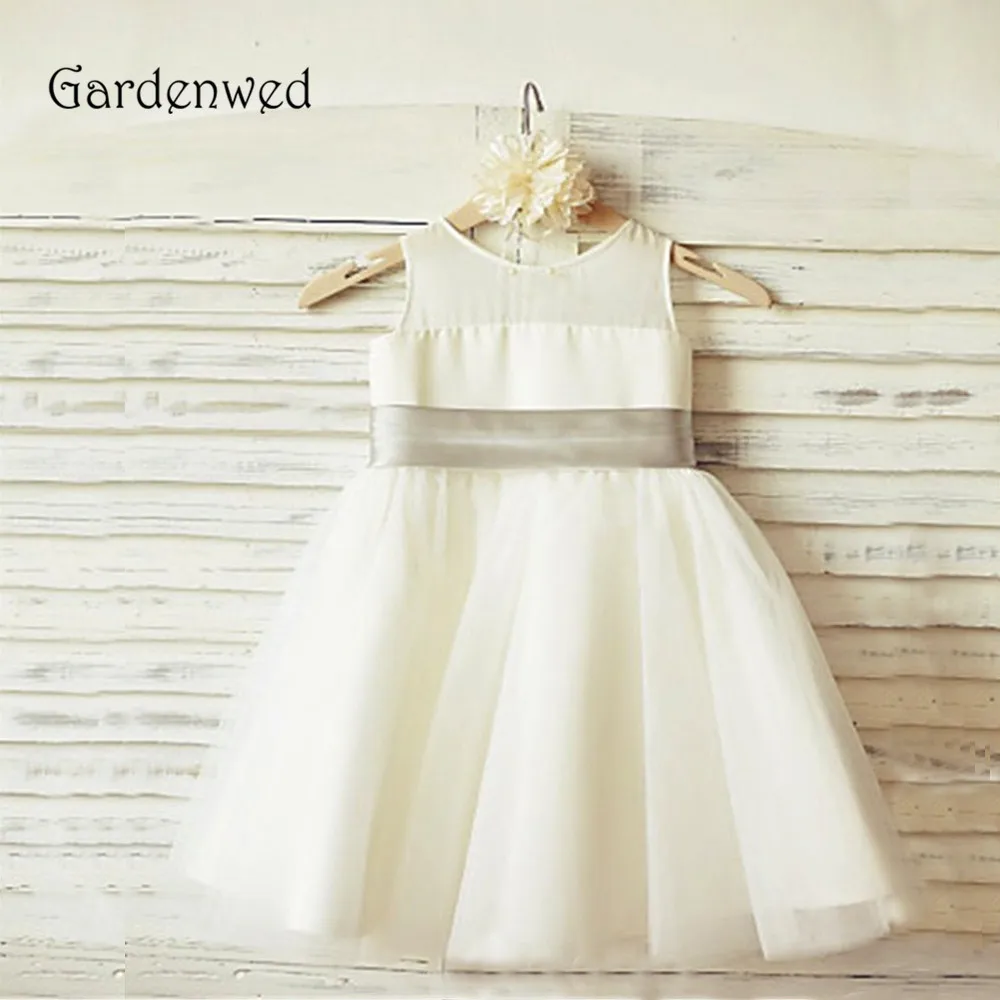 Gardenwed Gowns Beige Cute Girls Dresses 2023 Kids Communion Dress Back Big Bow Knot Baby Girl Birthday Prom Party Gown Wedding
Gardenwed Gowns Beige Cute Girls Dresses 2023 Kids Communion Dress Back Big Bow Knot Baby Girl Birthday Prom Party Gown Wedding