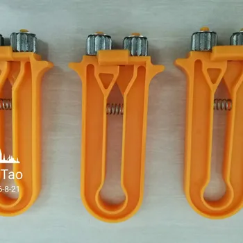 1Pcs Beekeeping Bee Wire Cable Tensioner Crimper Frame Hive Bee Tool Nest Box Tight Yarn Wire Beehive Beekeeping Equipment
1Pcs Beekeeping Bee Wire Cable Tensioner Crimper Frame Hive Bee Tool Nest Box Tight Yarn Wire Beehive Beekeeping Equipment