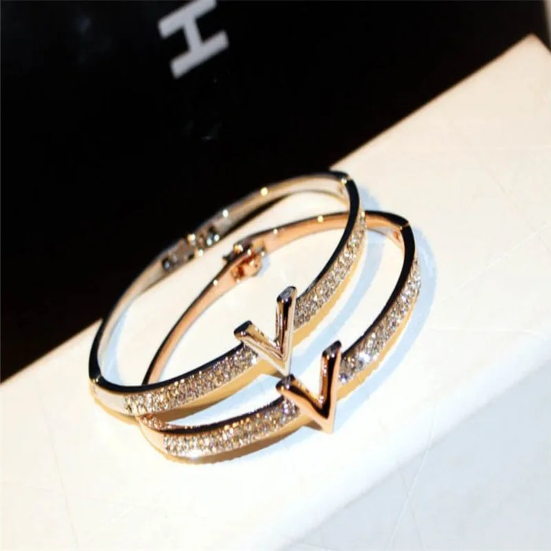 V Letter Design Best Zircon Rose Gold And White Simple Jewelry Bracelets & Bangle For Women And Girls Gift For Friend Jewelry
V Letter Design Best Zircon Rose Gold And White Simple Jewelry Bracelets & Bangle For Women And Girls Gift For Friend Jewelry