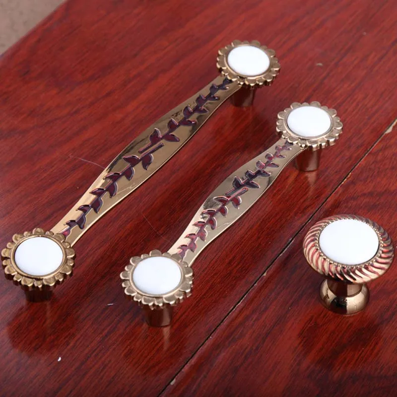 European creatiobe fashion Sunflower Champagne gold watch tv table wine cabinet pulls knobs white ceramic dresser door handle 5
European creatiobe fashion Sunflower Champagne gold watch tv table wine cabinet pulls knobs white ceramic dresser door handle 5